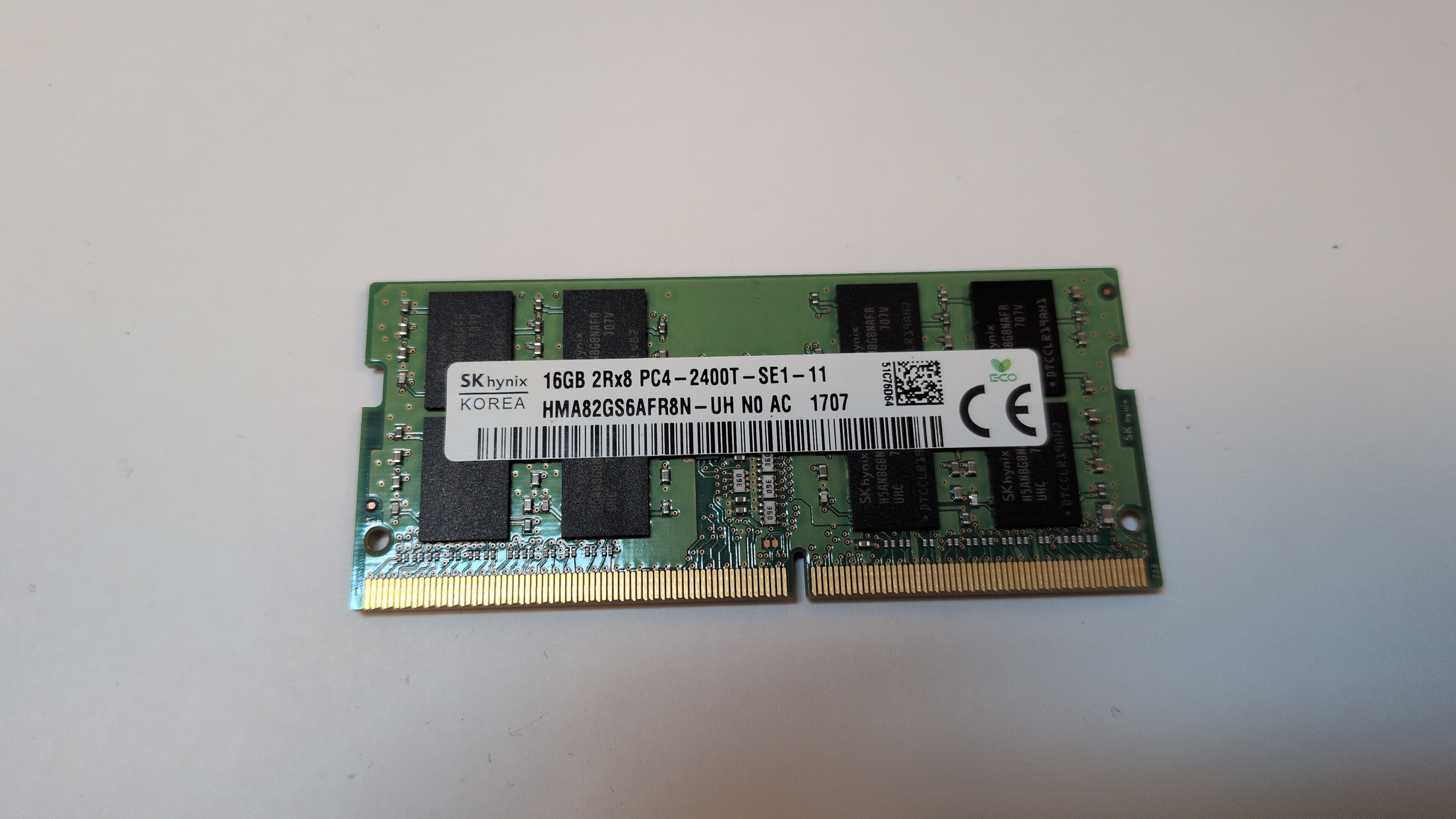 SK hynix HMA82GS6AFR8N-UH